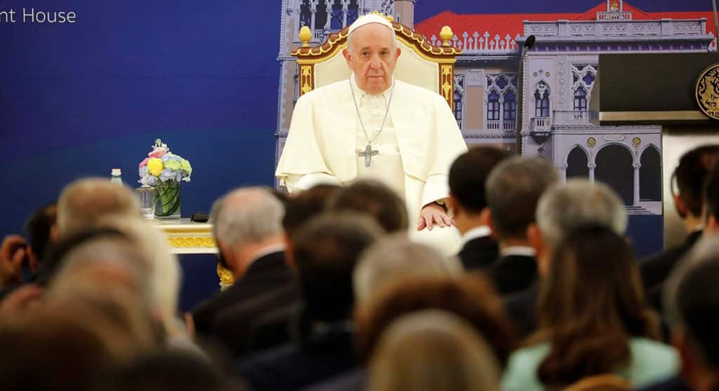 fotografía del Papa Francisco en Tailandia en Conferencia
