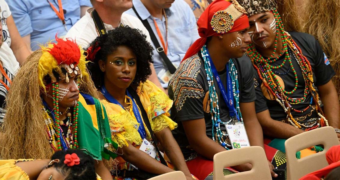 Representantes de comunidades indígenas de Brasil presentes en la Audiencia general del Papa